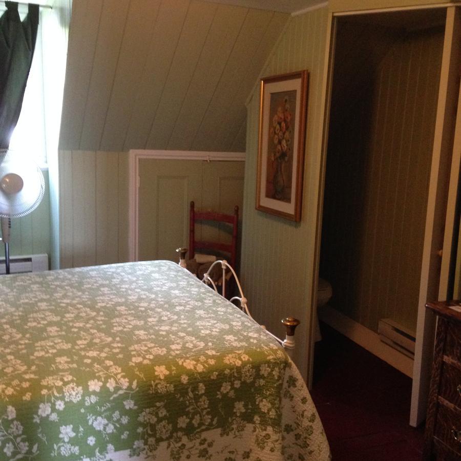 Auberge Les Blancs Moutons Saint-Laurent-de-l'ile d'Orleans Esterno foto