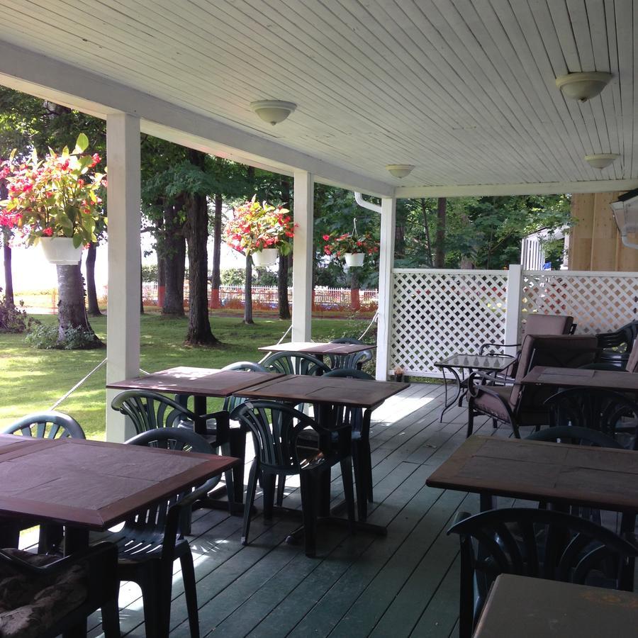 Auberge Les Blancs Moutons Saint-Laurent-de-l'ile d'Orleans Esterno foto
