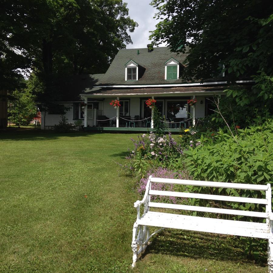 Auberge Les Blancs Moutons Saint-Laurent-de-l'ile d'Orleans Esterno foto