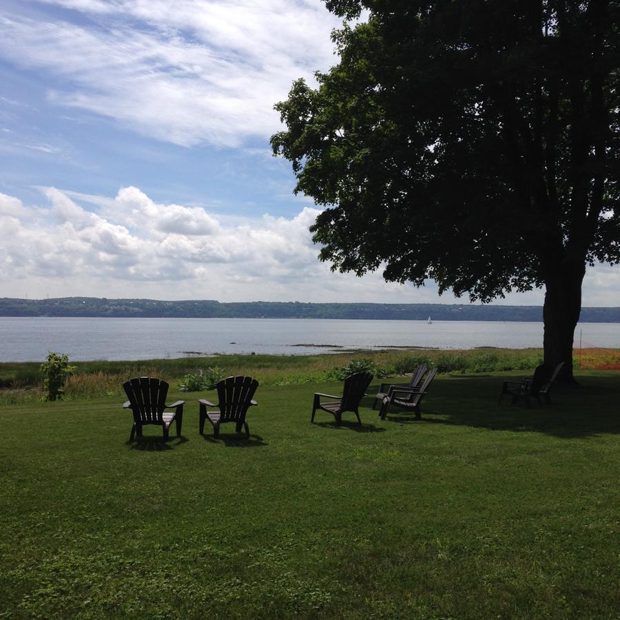 Auberge Les Blancs Moutons Saint-Laurent-de-l'ile d'Orleans Esterno foto