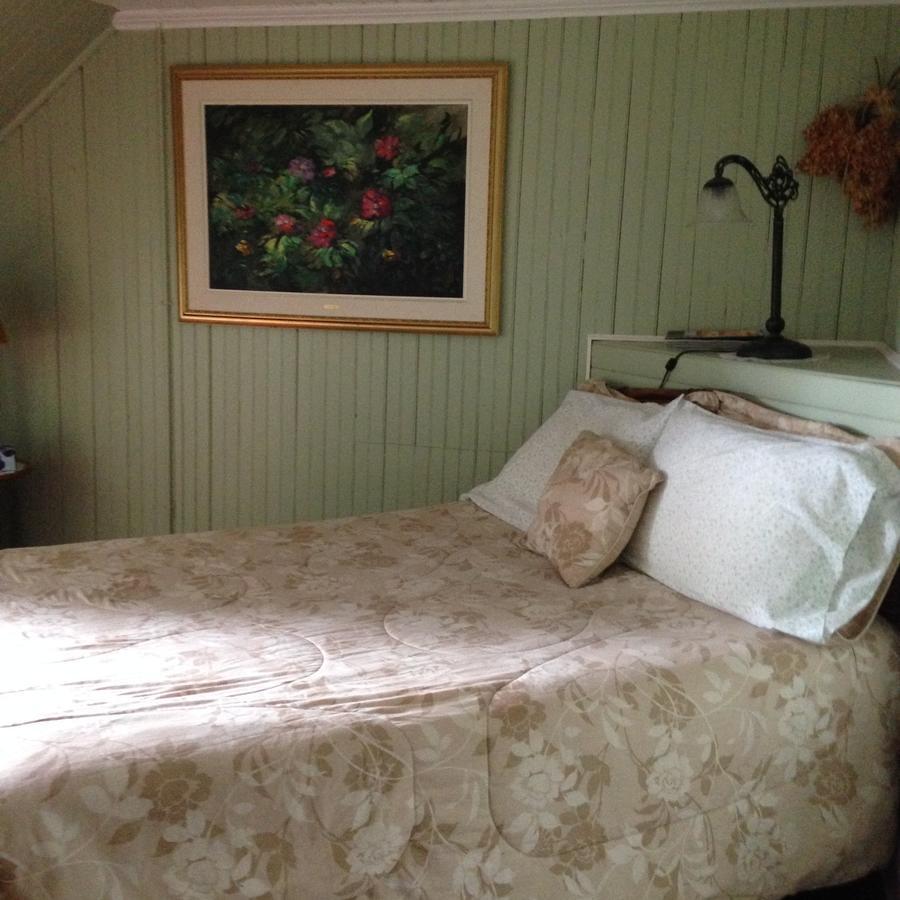 Auberge Les Blancs Moutons Saint-Laurent-de-l'ile d'Orleans Esterno foto