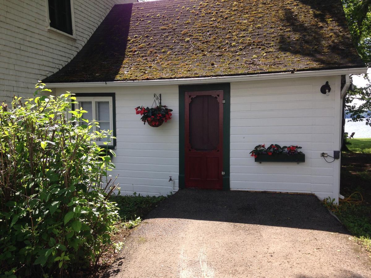 Auberge Les Blancs Moutons Saint-Laurent-de-l'ile d'Orleans Esterno foto